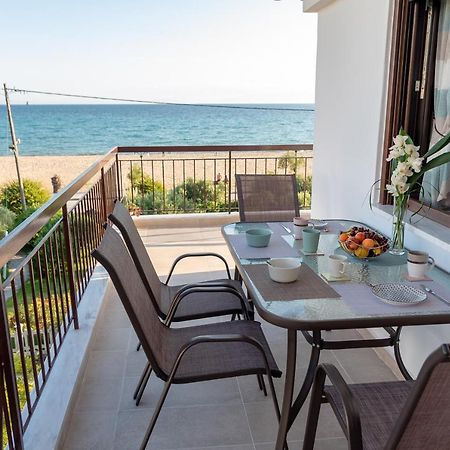 Dimi Seafront Apartment By Rentals Pro Services - Nea Moudania Bagian luar foto