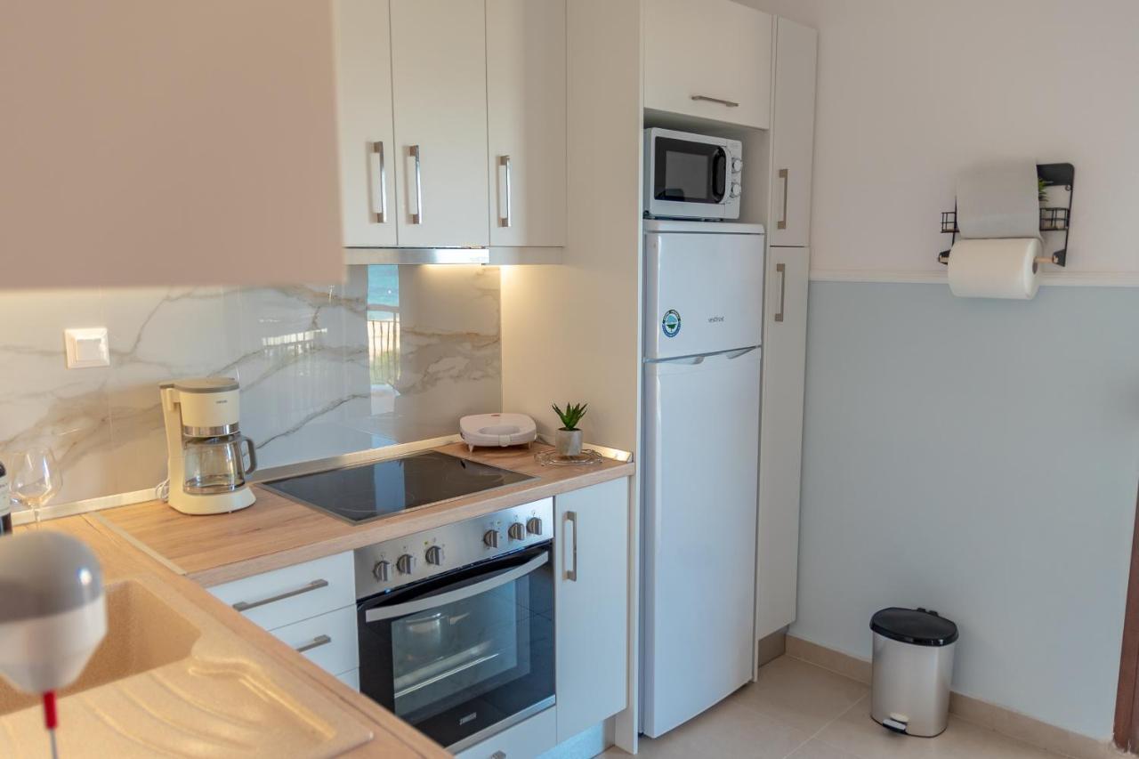 Dimi Seafront Apartment By Rentals Pro Services - Nea Moudania Bagian luar foto