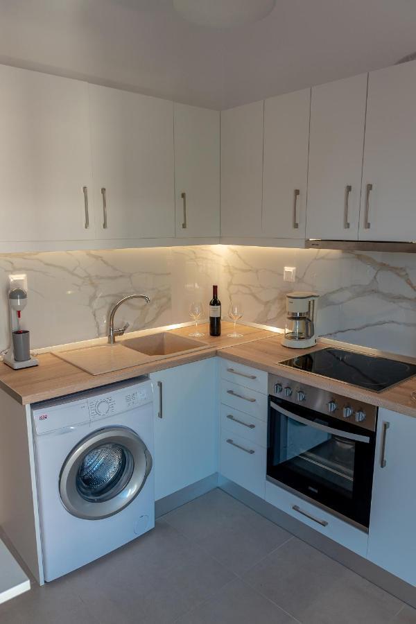 Dimi Seafront Apartment By Rentals Pro Services - Nea Moudania Bagian luar foto