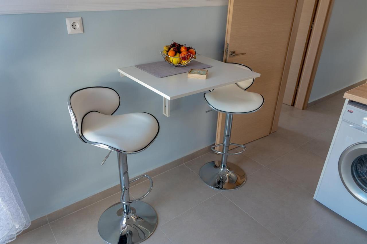 Dimi Seafront Apartment By Rentals Pro Services - Nea Moudania Bagian luar foto