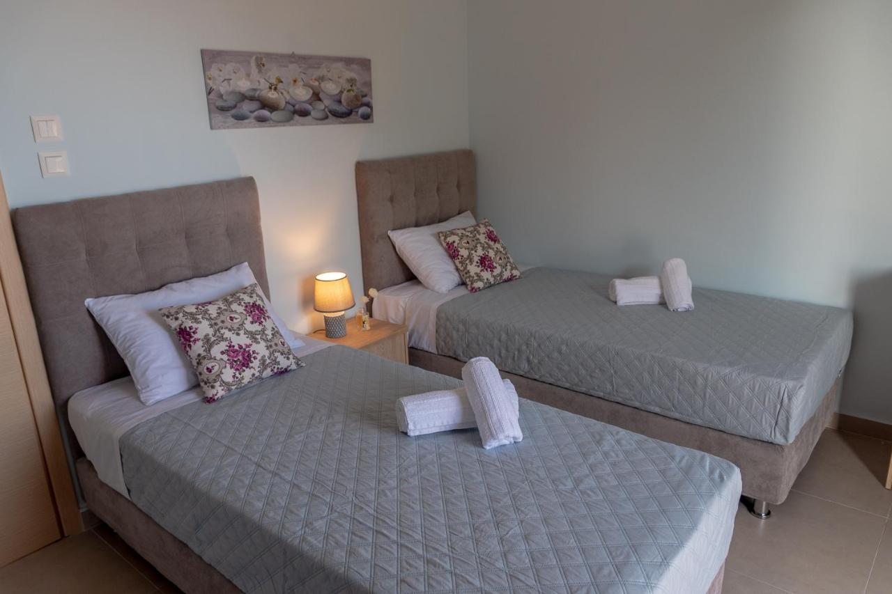 Dimi Seafront Apartment By Rentals Pro Services - Nea Moudania Bagian luar foto