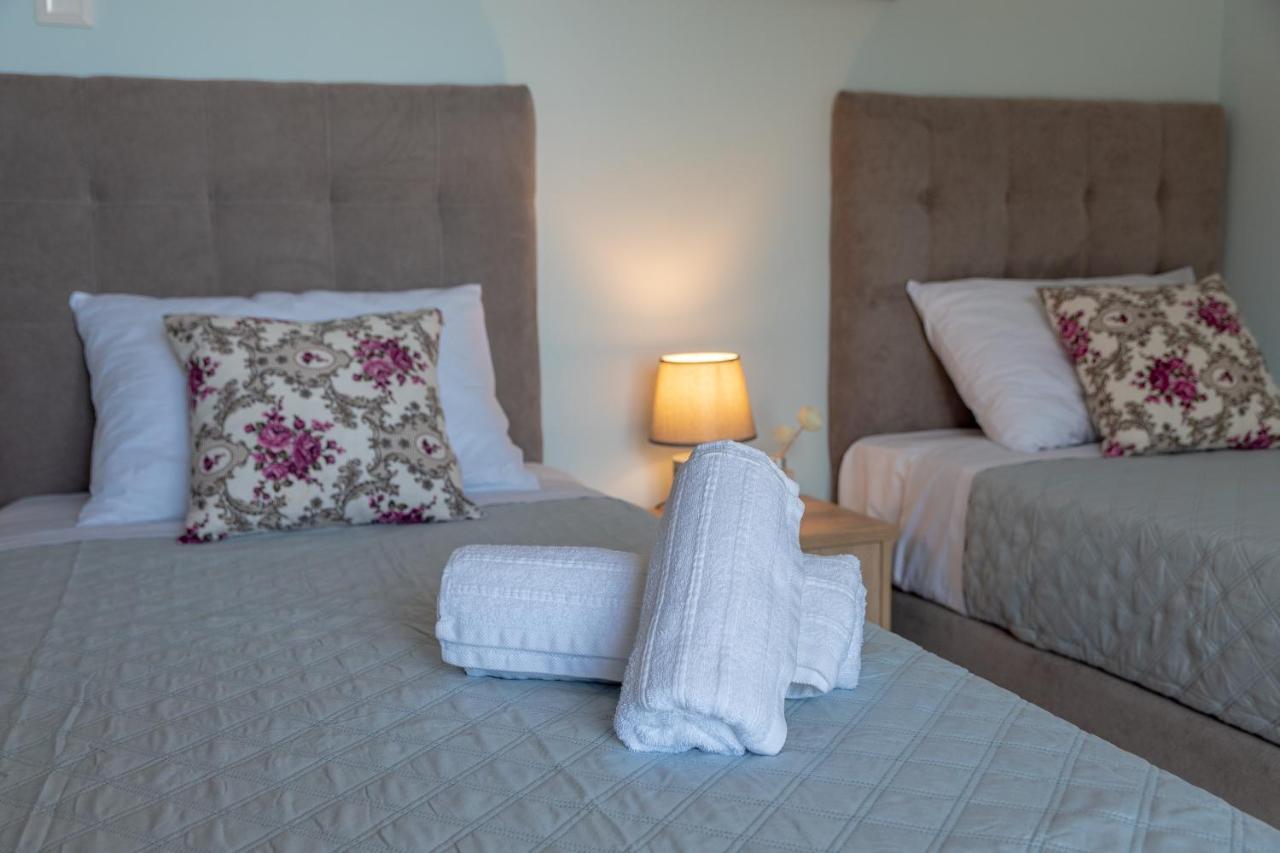 Dimi Seafront Apartment By Rentals Pro Services - Nea Moudania Bagian luar foto