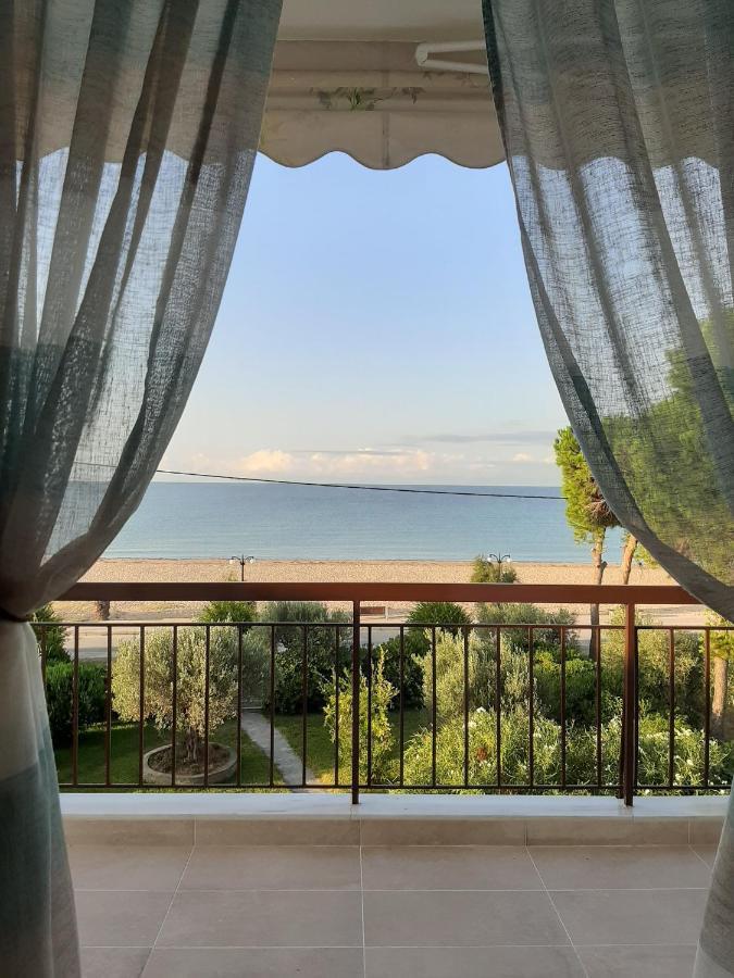 Dimi Seafront Apartment By Rentals Pro Services - Nea Moudania Bagian luar foto