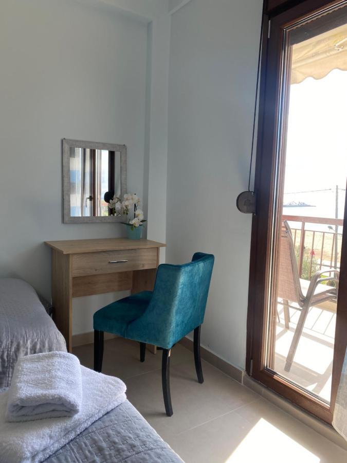 Dimi Seafront Apartment By Rentals Pro Services - Nea Moudania Bagian luar foto